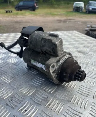 Volkswagen Golf VI Starter motor 02Z911024K