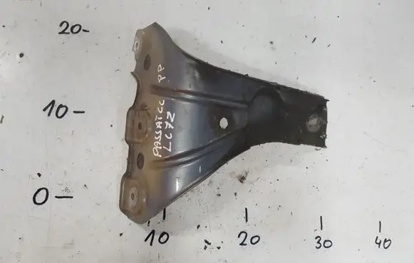 Volkswagen PASSAT CC Fender mounting bracket