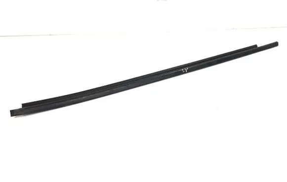 Toyota Yaris Cross Front door windshield rail