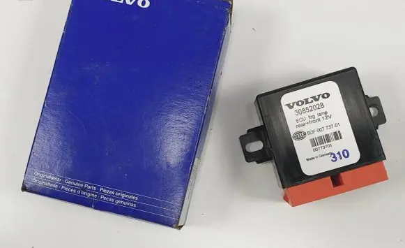 Volvo S40, V40 Xenon control unit/module 30852028