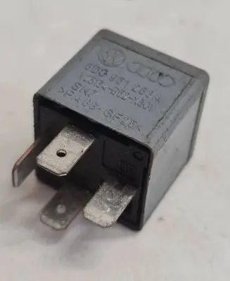 Audi A4 S4 B7 8E 8H Other relay 8D0951253A PA66GF25 V23134B52X301