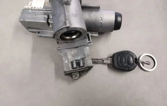 Seat Alhambra (Mk1) Ignition lock P012106