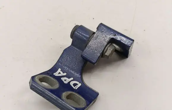 Alfa Romeo Stelvio Front door lower hinge 