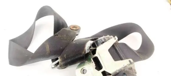 Ford C-MAX I Front seatbelt 3M51R61294DA 609937200