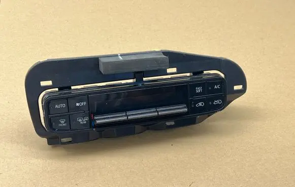 Toyota Auris E180 Climate control unit 5546802030