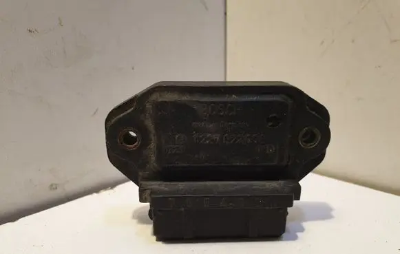 Audi 80 90 B2 Ignition amplifier control unit 1227022008