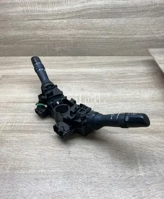 Toyota Yaris Wiper turn signal indicator stalk/switch 0D31017F939