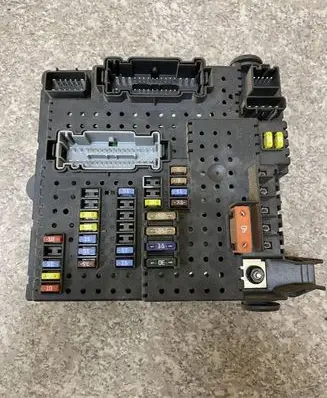 Volvo S70 V70 V70 XC Fuse module 8676391 1R017799