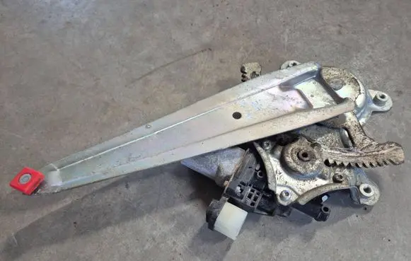 Mitsubishi L200 Rear door window regulator with motor MN182404 MN182353