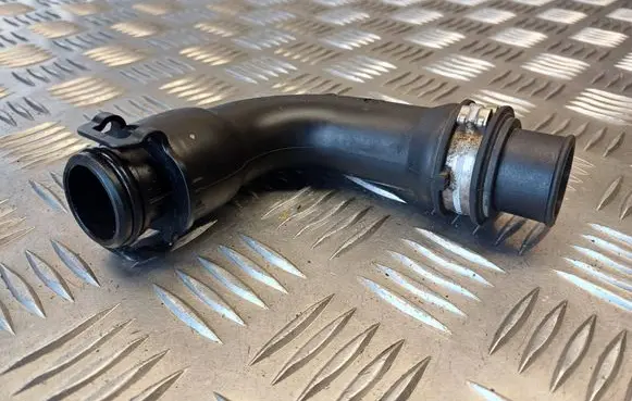 Ford Focus Breather hose/pipe 7M5Q6886AD