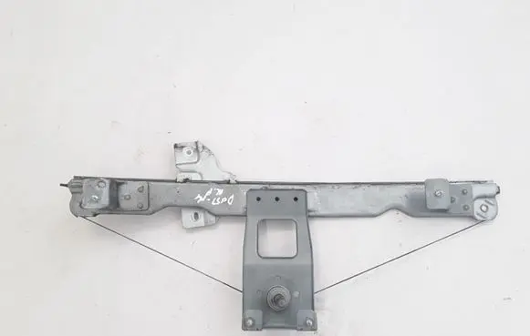 Dacia Duster Front door manual window regulator 8200733826