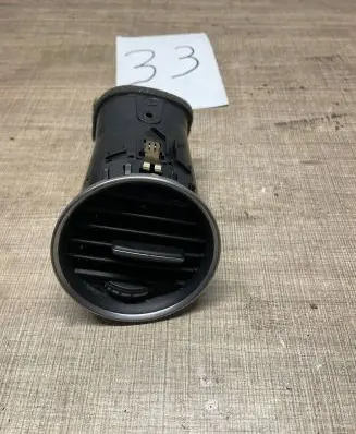Mercedes-Benz C W204 Dash center air vent grill A2048306654