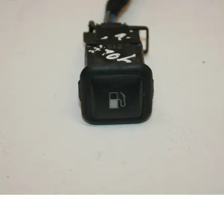 Volkswagen Golf IV Fuel tank opening switch 03000313