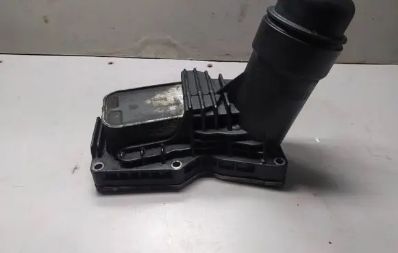Mini Cooper Countryman R60 Oil filter mounting bracket 70377354 0071105
