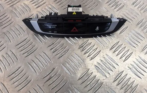 Hyundai ix35 Hazard light switch