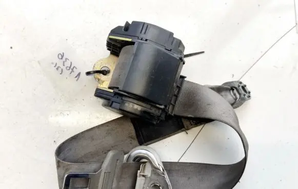 Volkswagen Golf IV Front seatbelt