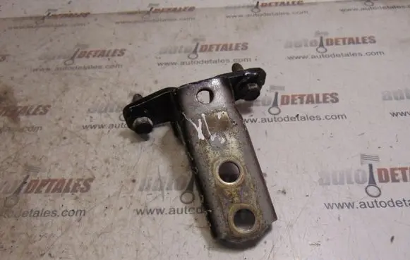 Mitsubishi Lancer Front door lower hinge 