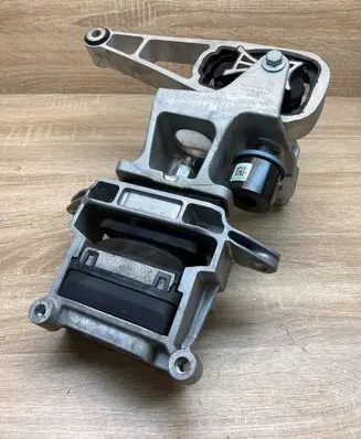 Land Rover Evoque II Engine mount bracket K8D26P096AA K8D26F030AA
