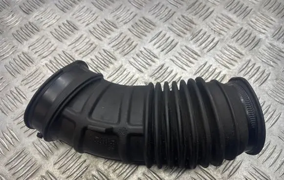Chrysler 300 - 300C Air intake hose/pipe 0210490A