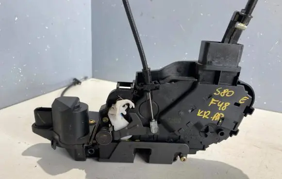 Volvo S80 Front door lock 30753682