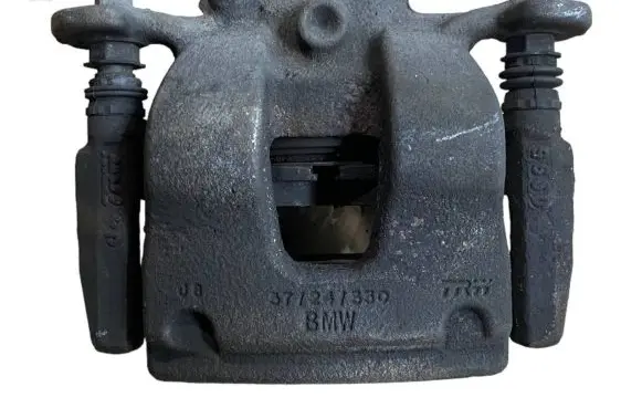 BMW 2 F46 Front brake caliper 6860268 34116860268