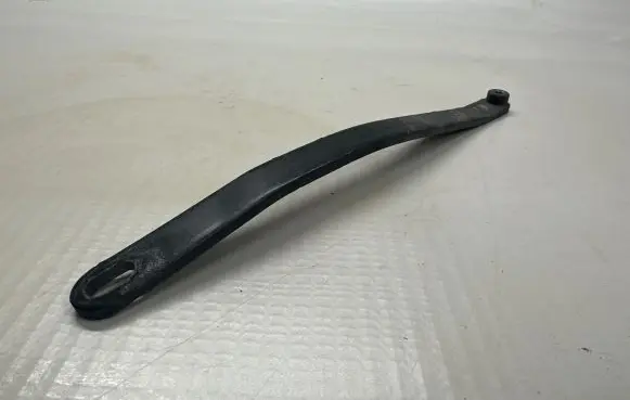 Mercedes-Benz C W205 Radiator mount bracket A2056201700 0515C204