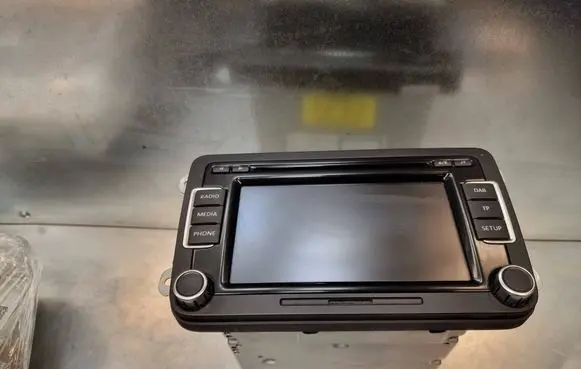 Volkswagen PASSAT B7 Radio/CD/DVD/GPS head unit 3C8035195A 7647240360