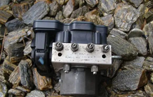 Renault Twingo III ABS Pump 476604765R A4539004507 28660911