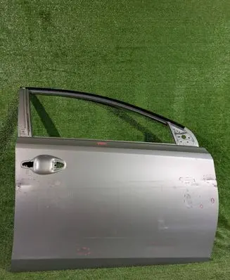 Toyota Auris E180 Front door 