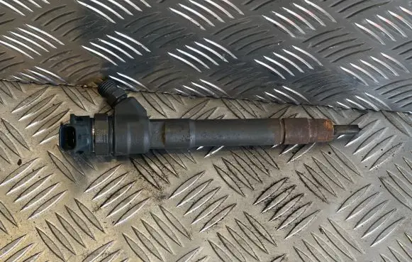 Renault Trafic III (X82) Fuel injector 0445110414