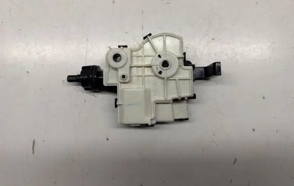 Toyota C-HR I Fuel tank cap lock