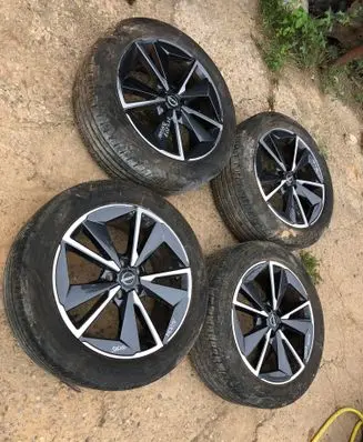 Nissan Qashqai J12 R19 alloy rim 