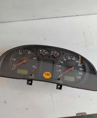 Volkswagen PASSAT B5.5 Speedometer (instrument cluster) 88311245