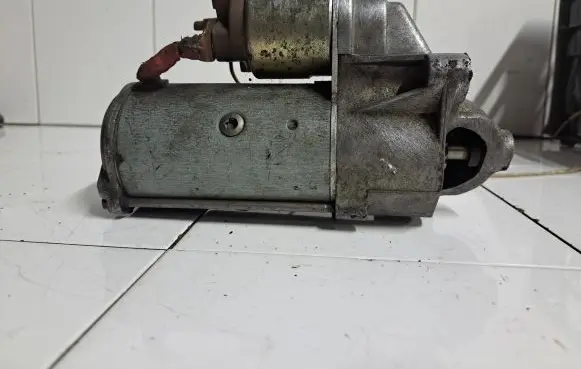 Renault Scenic I Starter motor D7R49 8200753621 0022CGB