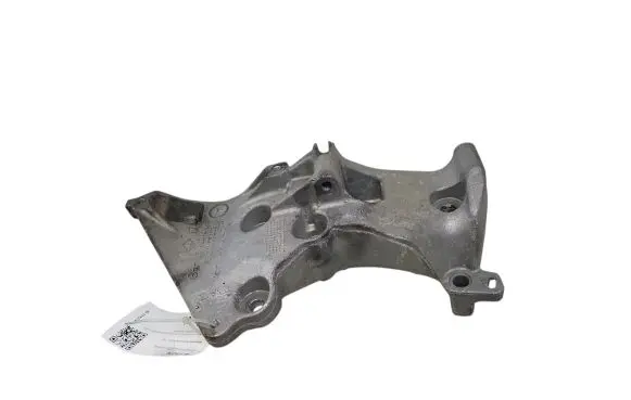 Mercedes-Benz A W176 Generator/alternator bracket A607201009 117107649R