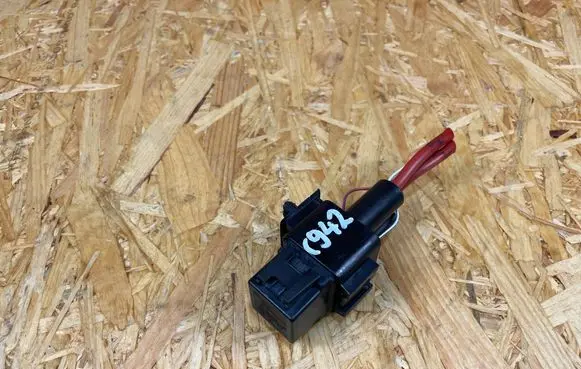BMW 3 F30 F35 F31 Ignition relay 9207913