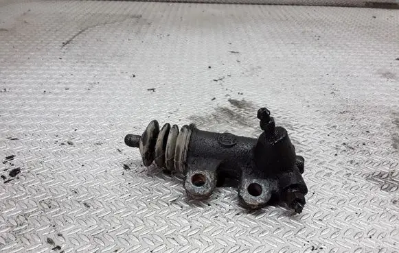 Clutch slave cylinder