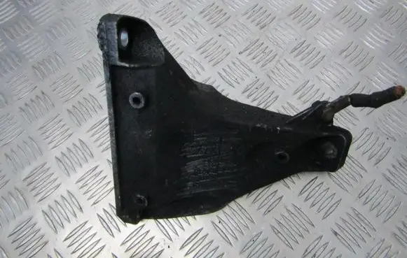 Volkswagen PASSAT B5.5 Engine mounting bracket 8D0199308AG