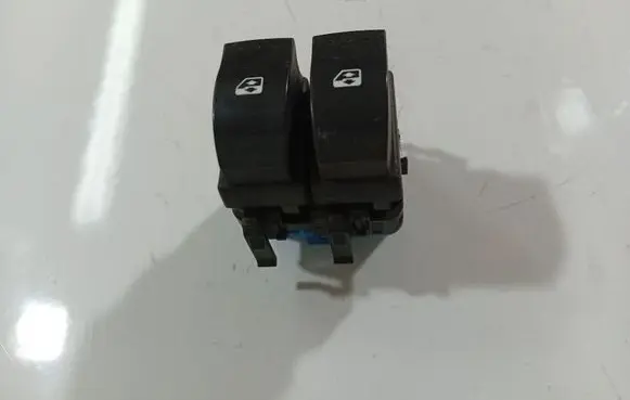 Renault Megane II Electric window control switch