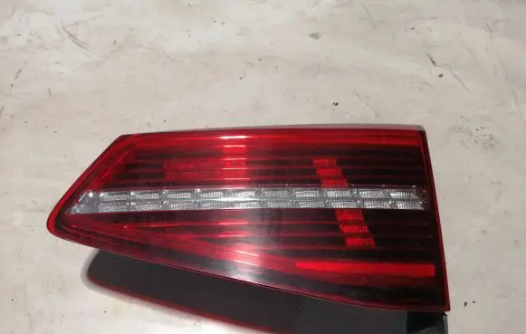 Volkswagen PASSAT B8 Tailgate rear/tail lights 3G9945308