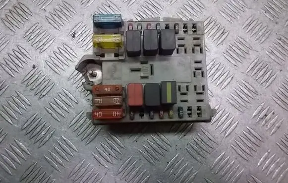 Fiat Punto (188) Fuse box cover 46835421