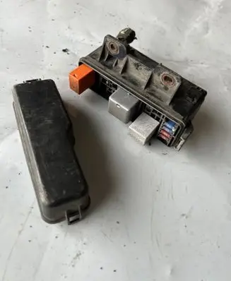 Toyota Corolla Verso AR10 Relay mounting block 9008087012
