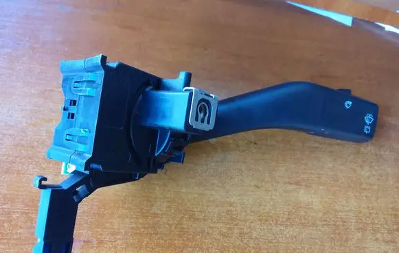 Volkswagen Golf V Wiper control stalk 1K0953519