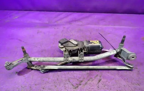 Renault Megane II Front wiper linkage and motor