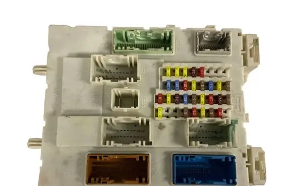 Ford Focus Fuse module 45L0000 BV6N14A073EL BD29150