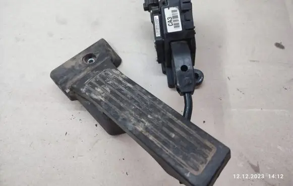 KIA Sportage Accelerator throttle pedal 327272S000