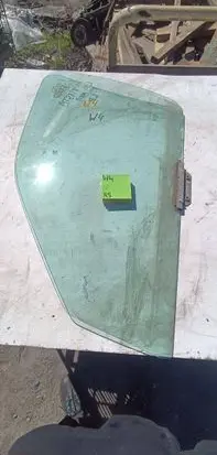 Ford Fiesta Front door window glass four-door 1212123