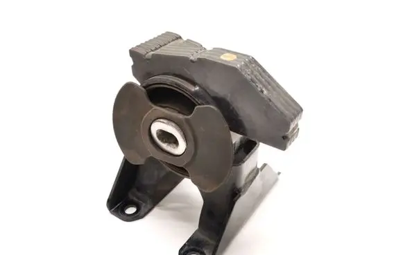 Lexus CT 200H Engine mount bracket