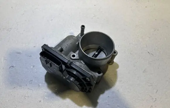 Toyota RAV 4 (XA40) Throttle valve 2203037050 142007102 02C28