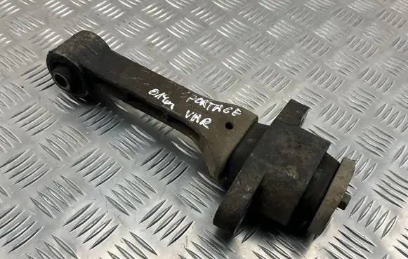 Engine mount bracket